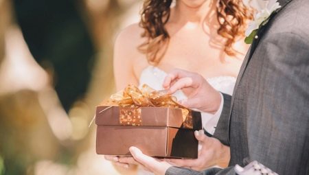 Какие подарки преподнести гостям на свадьбе от молодоженов?