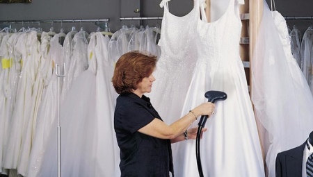 Как правильно отпарить и погладить свадебное платье в домашних условиях?