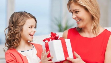 Что подарить дочери на день рождения?
