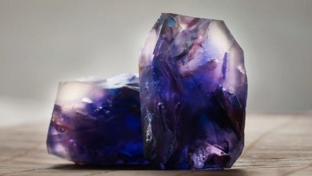 Фиолетовые и сиреневые  камни: виды, применение и кому подходят?