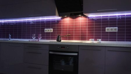Светодиодная лента на кухню под шкафы: советы по выбору и монтажу