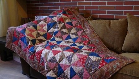 Лоскутное одеяло – стильная вещь из ненужных вещей