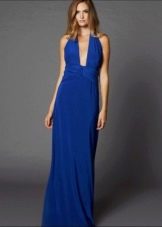 Синее вечернее платье с декольте
