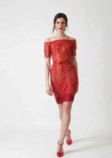 Красное короткое кружевное вечернее платье