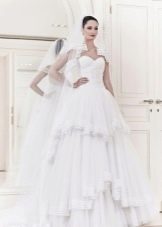 Свадебное платье из коллекции 2014 с многослойной юбкой