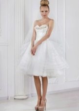Короткое свадебное платье с корсетом