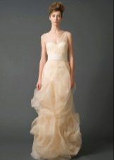 Свадебное платье от Веры Вонг из коллекции 2011 цвета шампань