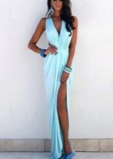 Голубое длинное платье