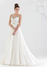 Атласное свадебное платье а-силуэта