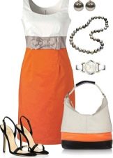 Оранжевое платье с белым