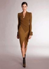 Красивое коричневое платье с рукавом