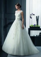 Свадебное платье с цветами в тон
