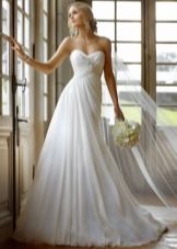 Длинное свадебное платье с завышенной талией