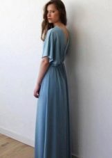 Длинное голубое платье летучая мышь с вырезом на спине и коротким рукавом