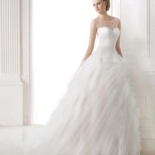 Многослойное свадебное платье от Проновиас