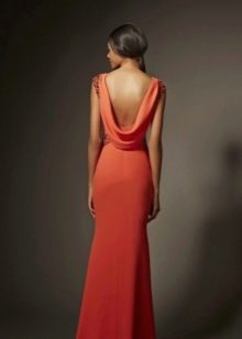 Красное вечернее платье с открытой спиной