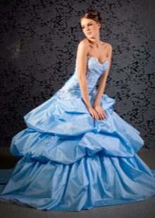 Пышное свадебное платье голубое