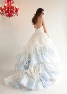 Бело-голубое свадебное платье