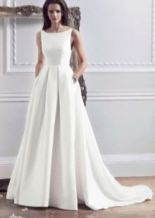 Элегантное свадебное платье а-силуэта