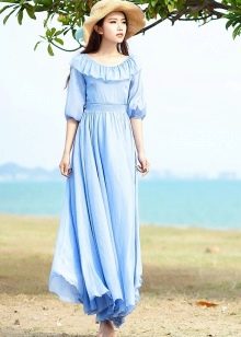 Длинное голубое платье