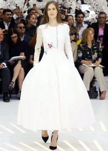 Свадебное платье от Chanel с рукавами