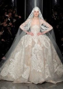 Свадебное платье от Elie Saab с накидкой