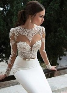 Свадебное платье-футляр с кружевом
