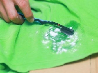Чем отмыть лампадное масло с одежды