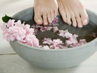 Полезны ли для ног ванночка с солью