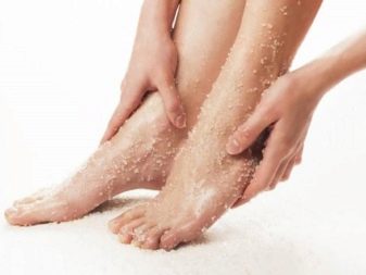 Чем полезно парить ноги с морской солью