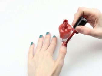 Как стирать лак с ногтей