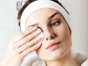 Мицеллярная вода удаляет макияж с глаз