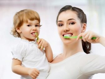 Ребенку 1 год как правильно чистить зубы детям