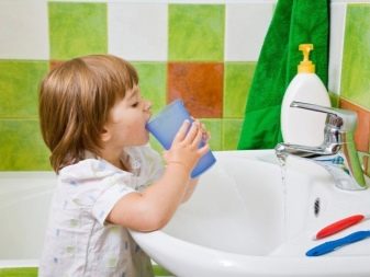 Как и чем почистить зубы ребенку 1 год