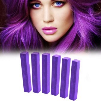Девушка с фиолетовыми волосами в полный рост