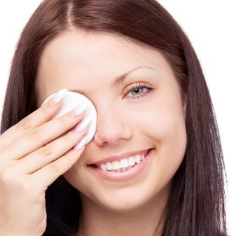 Какое средство для снятия макияжа с глаз