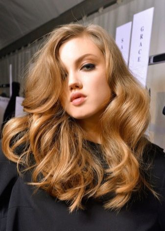 Русый цвет волос (102 фото): натуральные холодные оттенки для девушек, темно- и светло-русые тона, окрашивание длинных и коротких волос, модные тенденции 2021
