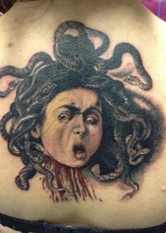 В эскизах таких тату особенно прорисованы змеи на голове, ведь они... 
