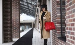 Красная сумка – самый стильный аксессуар осени 2021