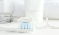 Чудо в тюбике: 7 полезных применений зубной пасты для дома и красоты