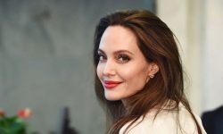 Какое пальто на осень выбрала Анджелина Джоли? Можно повторить!