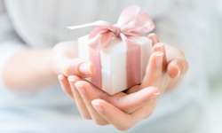Обрадовать и сэкономить: новогодние подарки, которые можно сделать своими руками