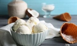 Ешьте, сколько захочется: рецепт кокосового мороженого, в котором очень мало калорий