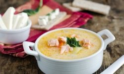 Перерыв на обед: как приготовить вкуснейший сырный суп с грудкой?