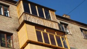 Остекление балкона деревянными рамами: особенности и советы по монтажу 