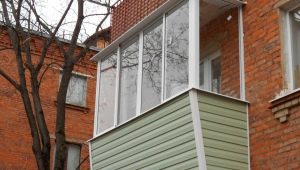 Остекление балконов с выносом: способы и технология