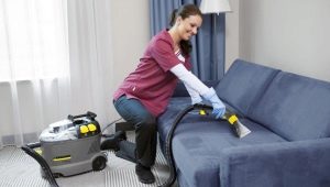 Как почистить диван моющим пылесосом?