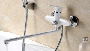 Особенности и выбор смесителя с поворотным изливом для ванной комнаты