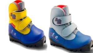 Обзор и выбор детских ботинок для лыж