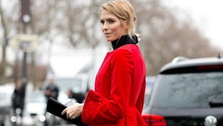 Красные женские куртки